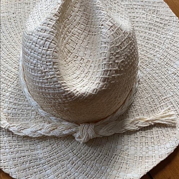 Beach hat - Picture 2 of 2